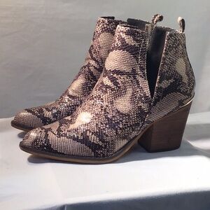 POP Chantilly textured faux snakeskin booties size 9